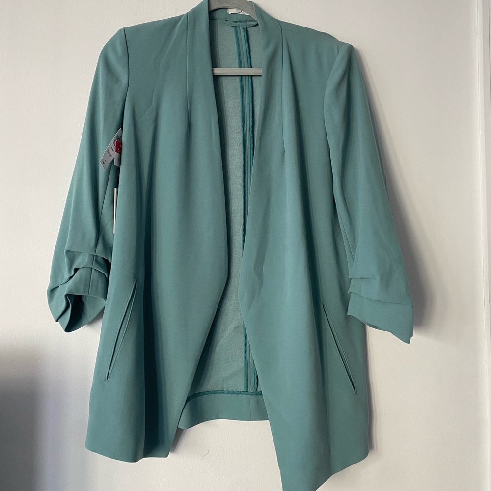 Tags on new women’s aritizia babaton size 8 flowy blazer green blue color